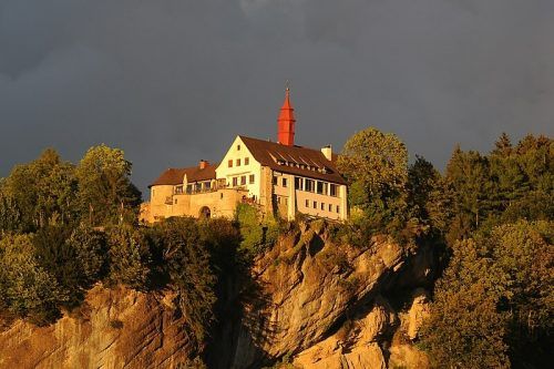 Heute ist der Gebhardsberg vor allem als Ausflugsziel bekannt und das Burgrestaurant beliebt. F. Böhringer