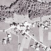 Mit der Kirche ums Dorf. Das 1950er-Jahre-Luftbild-Quiz