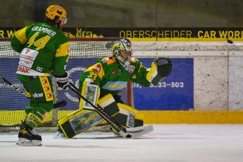 Im EHC-Tor stemmt sich heute Lukas Reihs Asiago entgegen. lerch