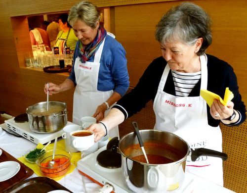 Im Pfarrsaal St. Karl gibt es eine Suppe für den guten Zweck. Stadt
