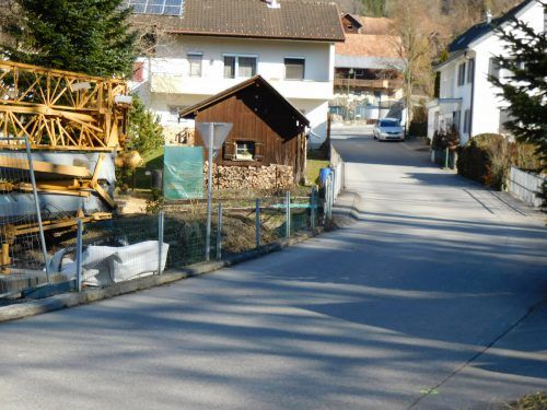 Im Zuge der Bauarbeiten des neuen Pfarrheims werden neue Leitungen für die Totengasse verlegt.  Mäser