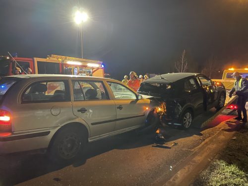 Insgesamt vier Fahrzeuge wurden durch den Auffahrunfall auf der Rheinstraße ineinandergeschoben. Die Verletzten wurden in Bregenz und Dornbirn behandelt. Vlach