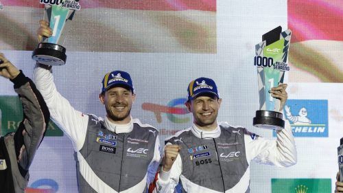 Kévin Estre feiert mit Michael Christensen den Porsche-Erfolg in Sebring. mn