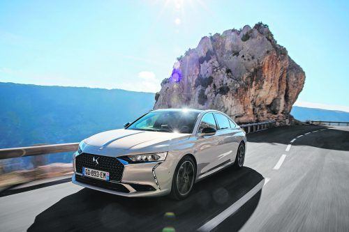 Künftig auch mit 250 und 360 PS Systemleistung aus dem Plug In-Hybrid: Der DS 9 spielt jetzt auch glaubwürdig in der Dynamik-Liga mit. werk