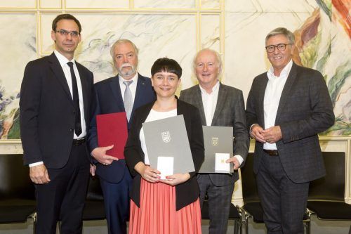 Landeshauptmann Markus Wallner mit den Auszeichnungsträgern Manfred A. Getzner, Manuela Mylonas, Stefan Allgäuer und Feldkirchs Bürgermeister Wolfgang Matt. Dietmar Mahtis