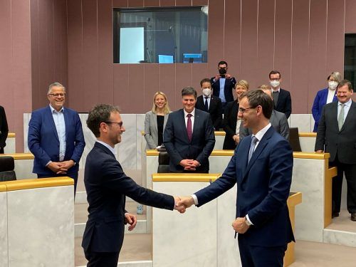 Landeshauptmann Markus Wallner (r.) gratulierte Daniel Zadra und hieß ihn als neues Regierungsmitglied willkommen. grüne
