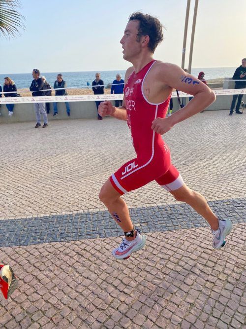 Leon Pauger beim Wettkampf an der Algarveküste Portugals. Privat