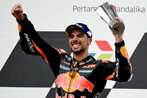 Miguel Oliveira freut sich über seinen vierten Erfolg in der Moto-GP-Klasse. apa