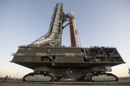 Mit der „Artemis“-Mission sollen wieder US-Astronauten auf dem Mond landen.  AP