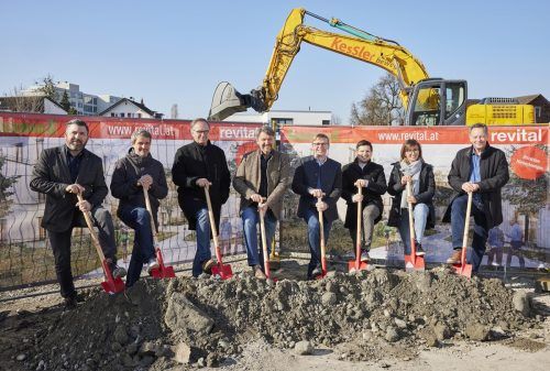 Mittlerweile fand der Spatenstich statt und die neue Wohnanlage ist im Bau.