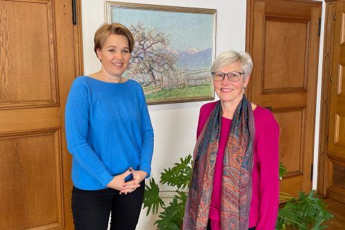 Monika Hillbrand (rechts) besprach sich kürzlich mit Bürgermeisterin Andrea Kaufmann im Rathaus. Stadt