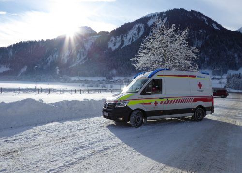 Nach der Erstversorgung wurde das Kind mit der Rettung ins Krankenhaus Dornbirn gebracht. Rotes Kreuz