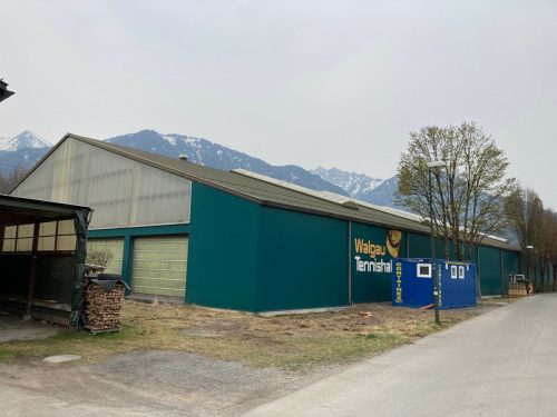 Nach Sport- und Eventhalle sowie Impfzentrum dient die Tennishalle Nenzing künftig als Flüchtlingsunterkunft. EM