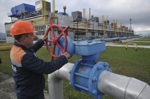 Noch fließt das Gas von Russland über die Ukraine nach Europa. Doch die Forderung nach Alternativen wächst.  AP/Pavlo Palamarchuk