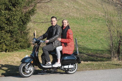 Nur ein Highlight der VN-Auktion: Der Elektroroller, der bei einem Mindestgebot von 70 Prozent des Warenwerts startet.  VN/Serra