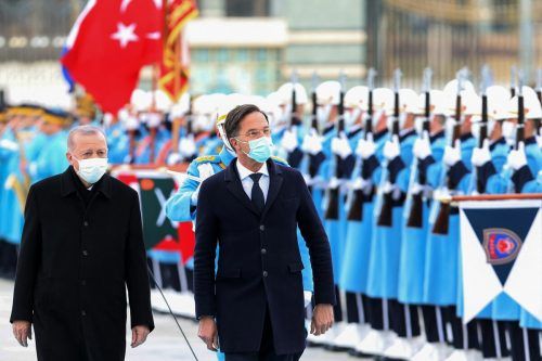 Parallel sprach Premier Mark Rutte (NL) mit Erdogan über den Konflikt. AFP