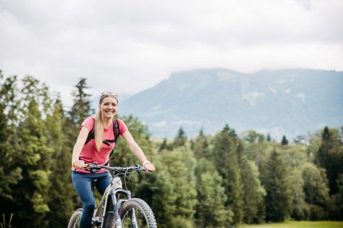1000 Kilometer lang ist das Radroutennetz in Vorarlberg. 510 Kilometer davon sind beschildetere Routen. Allein der Radweg Bregenzerwald von Schoppernau bis Doren hat eine Gesamtlänge von 40 Kilometer. Die Route führt auch an der Heimatgemeinde von Mareen (31) aus Egg vorbei.