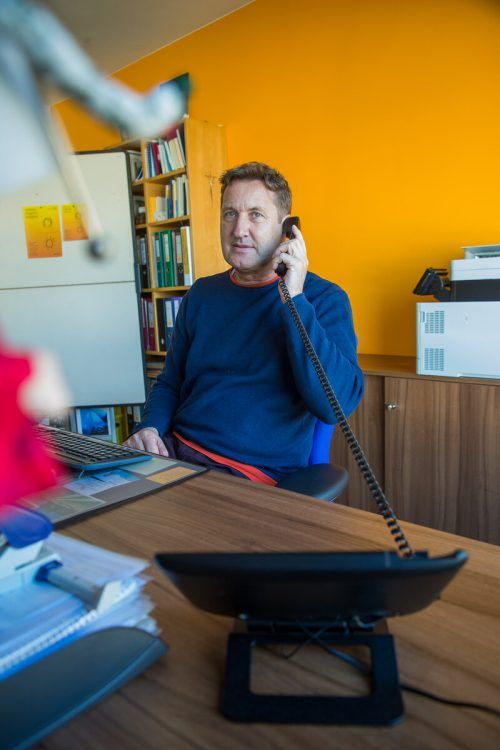 Schon 22 Jahre leitet Sepp Gröfler die Telefonseelsorge. vn/steurer