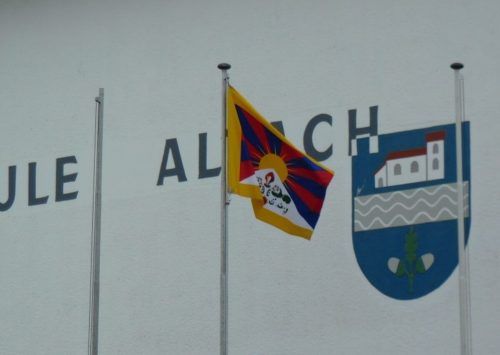 Seit vergangener Woche weht die tibetanische Flagge vor dem Gemeindeamt in Altach. Mäser