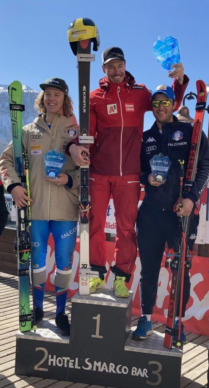 Sieger Mathias Graf mit den Italienern Simone Deromedis (l.) und Dominik Züch. ÖSV