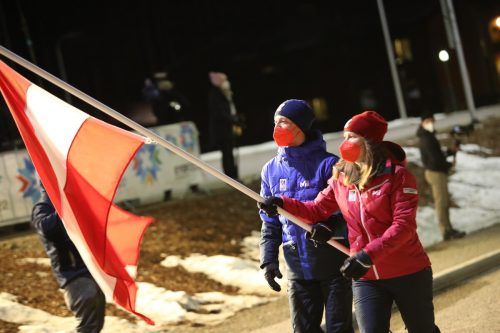 Skirennläuferin Victoria Olivier und Biathlet Fabian Müllauer führten das Youth Olympic Team Austria als Fahnenträger an. GEPA