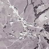 Mit der Kirche ums Dorf. Das 1950er-Jahre-Luftbild-Quiz