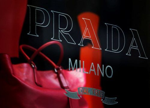 Trotz des Kriegs bestätigt Prada für 2022 seine mittelfristigen Wachstumsziele. RTS