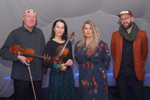 Violinist Andi Schreiber, Violinistin Angelika Hagen, Sängerin Eva Klampfer und Pianist David Six.  Yas/4
