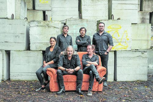 VN-Abonnenten können 3 x 2 Karten gewinnen für „Sonnenkönigin unplugged“ mit der Kultband Krauthobel am 28. April 2022. philipp schilcher