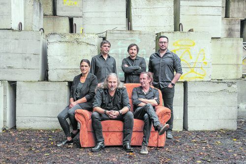 VN-Abonnenten können 3 x 2 Karten gewinnen für „Sonnenkönigin unplugged“ mit der Kultband Krauthobel am 28. April 2022. philipp schilcher