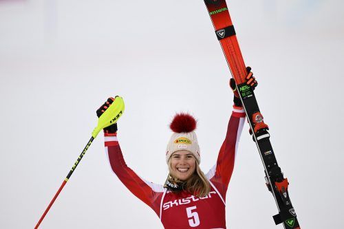 Von Rang fünf zur Halbzeit zum Sieg: Katharina Liensberger drehte im zweiten Aare-Lauf auf. ap, GEPA