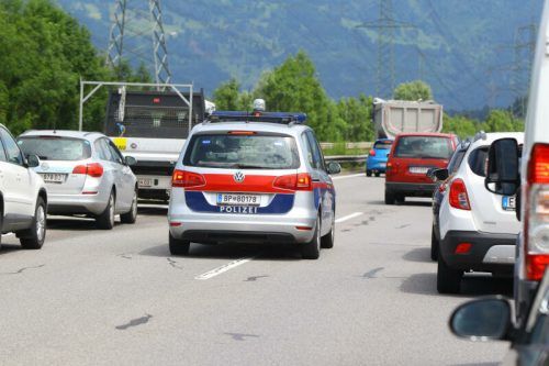 Von Unfall zu Unfall: Die Autobahnpolizei war im Minutentakt unterwegs.  symbol/HB