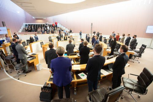 Vor der aktuellen Stunde wurde eine Gedenkminute für die Ukraine gehalten. VN/Hartinger