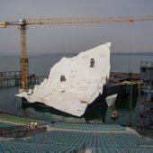 „Madama Butterfly“ zeigt sich mit Schiff und Flagge