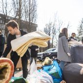 Für die vielen Sachspenden reichte ein Lkw nicht
