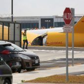 Frachtflieger brach auf Landebahn entzwei