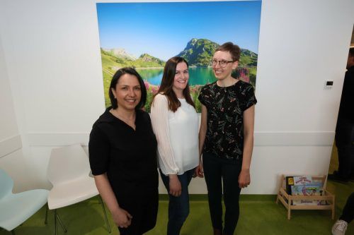 Assistentinnen Esra Bozgül, Esma Terzi und Marie-Theres Schrümpf.