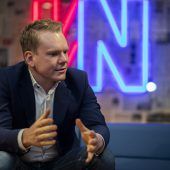 Koalitionspartner noch zurückhaltend, Opposition fordert Rücktritt