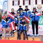 Junge Skiasse feiern groß