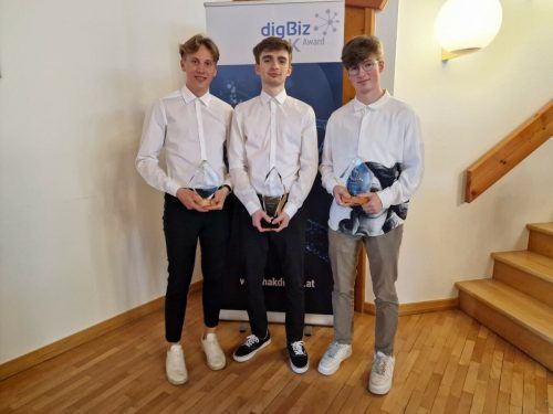 Das Team „Digital Twin Blum“ mit Fabian Mathis, Darwin Schuster und Linus Amann.