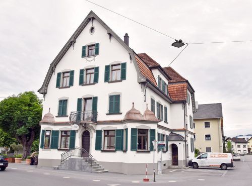 Der einstige „Engel“ im Ortszentrum von Hard lädt ab Mai als Wirtshaus zur Dorfhaube wieder Gäste ein.  ajk