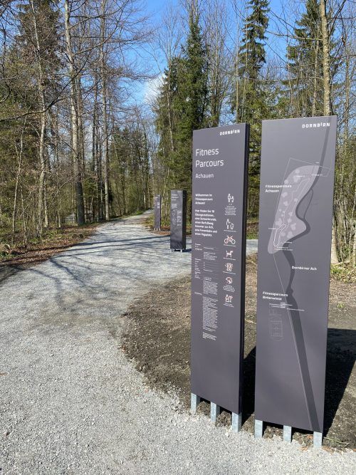 Der moderne Fitnessparcours in den Achauen wurde kürzlich eröffnet und wird am heutigen Freitag den interessierten Bürgern erläutert. Stadt