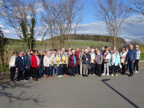 Die große Ausflüglergruppe des Seniorenbunds Altach bei der Blütenfahrt zum Bodensee, die vergangene Woche stattfand. H. Begle