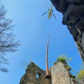 Turmbau auf der Burgruine