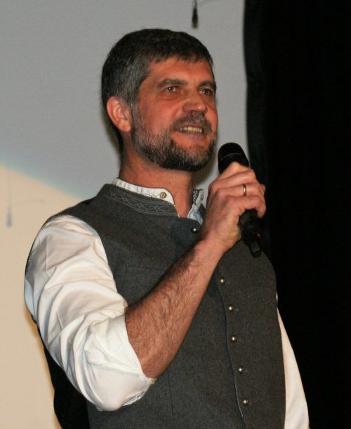 Ehrenobmann Alex Eberle führte durch die CD-Präsentation.