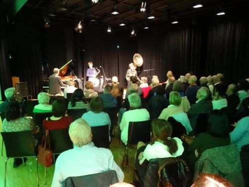 Ein kreatives Trio: David Helbock, Andreas Broger und Johannes Bär in der Dorfmitte Margit Anna Hinterholzer