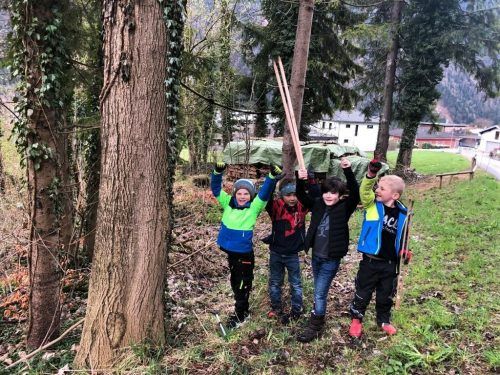 Große und kleine Helfer packten bei der Landschaftsreinigung in Außerbraz vergangene Woche fleißig mit an. Stadt Bludenz