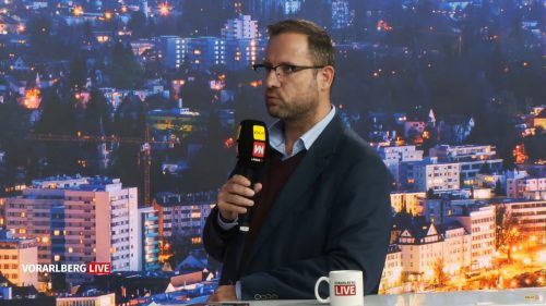 Hafenecker erinnert, dass in der FPÖ Rücktritte zügiger stattfanden.