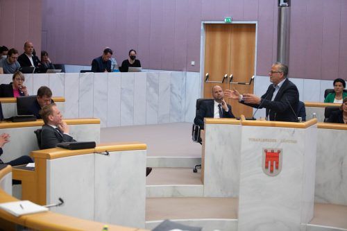 Roland Frühstück im Landtag: Er hofft auf einen Beschluss vor dem Sommer. VN/HARTINGER