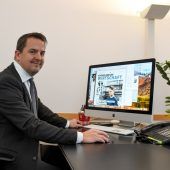 Trotz Rücktritt in einem aufrechten Dienstverhältnis